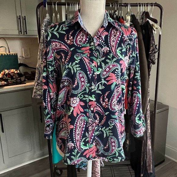 Chaps Modern Blue Paisley Print with Contrasting Neckline and Cuffs Size LP - Picture 2 of 9